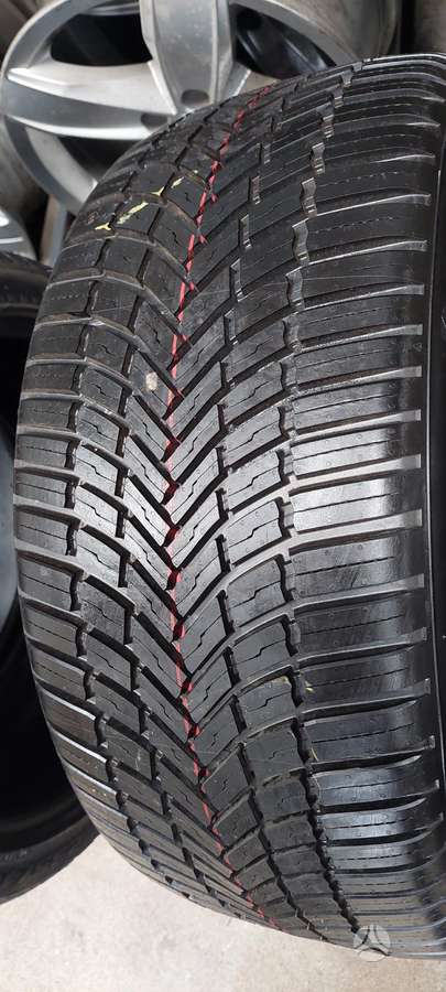 Bridgestone, vissezonas 235/40 R19