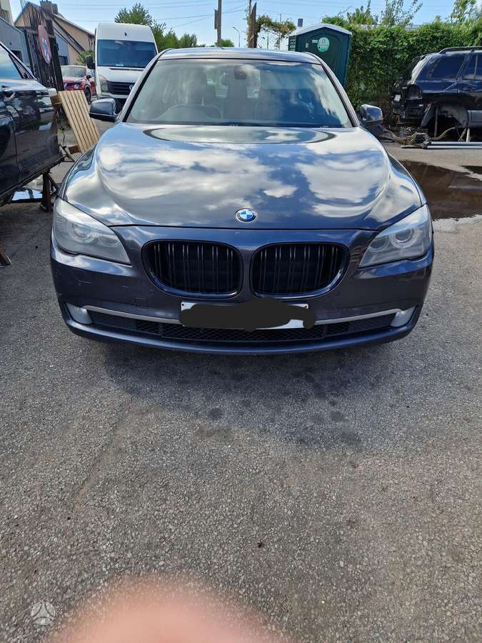 BMW 730