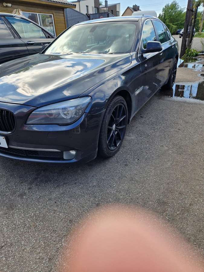 BMW 730