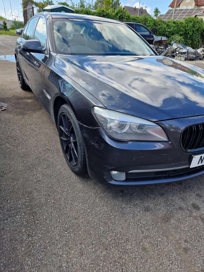 BMW 730