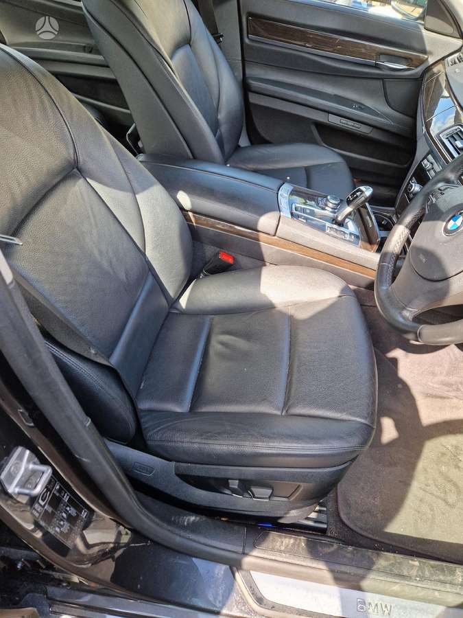 BMW 730