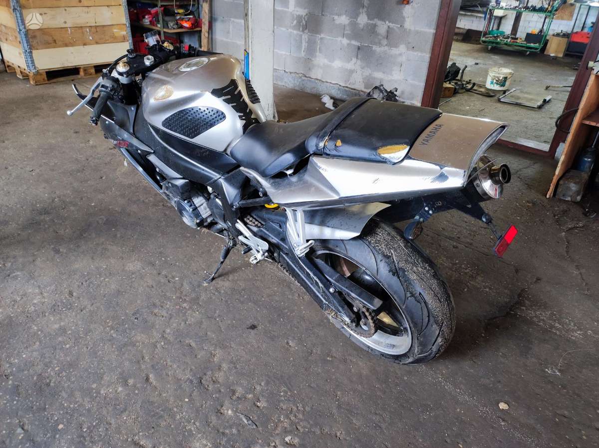Yamaha R1, superbikes