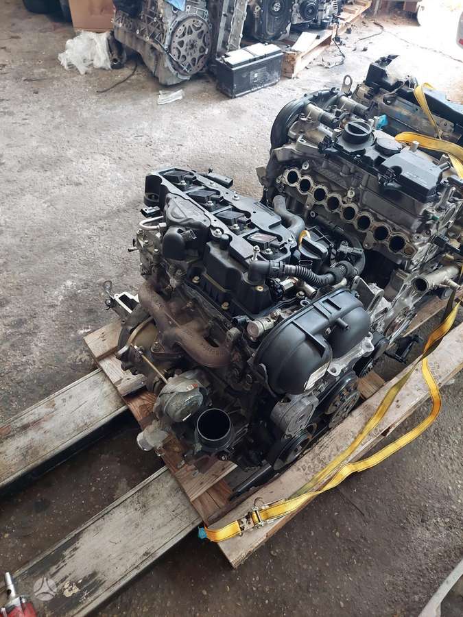 Volvo S60 variklio detalės