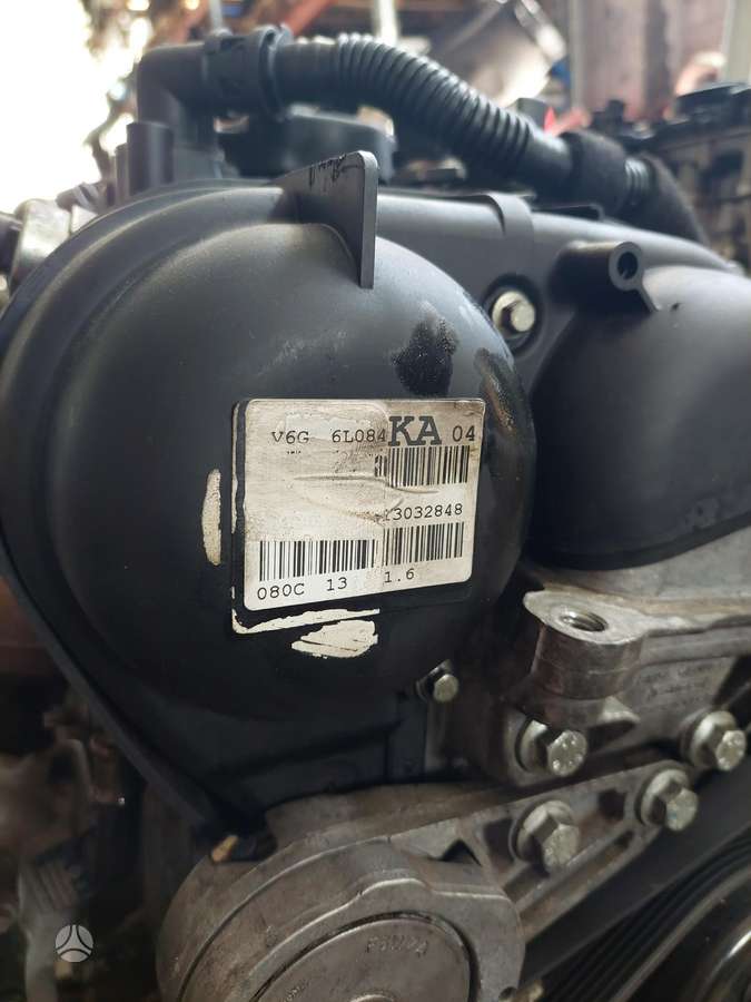 Volvo S60 variklio detalės