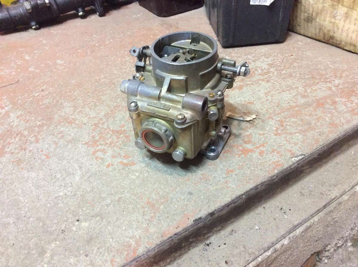 GAZ 24 salono detalės
