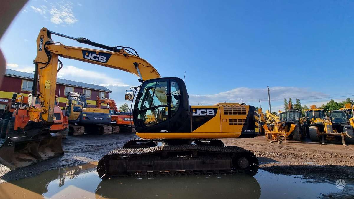 JCB JS220 LC, ekskavatoriai
