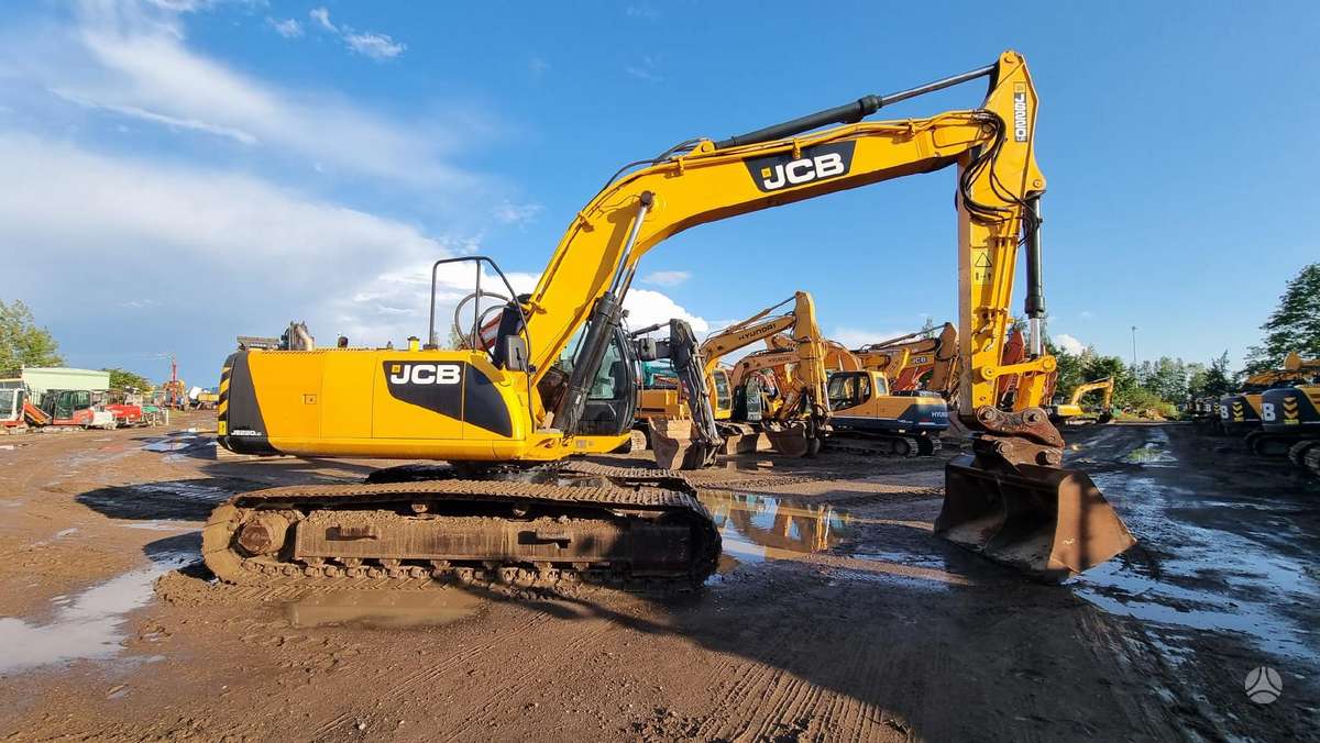 JCB JS220 LC, ekskavatoriai