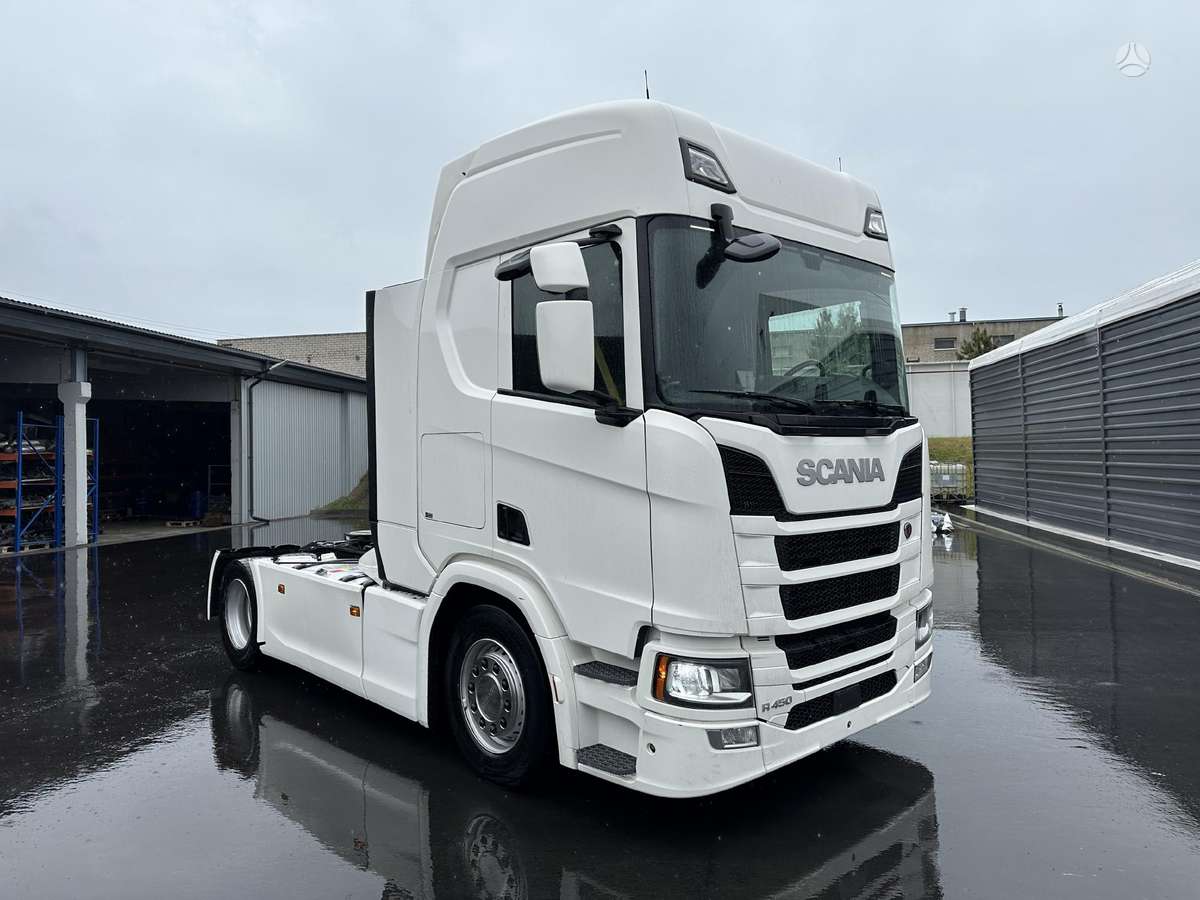 Scania R450 dalimis, vilcējs