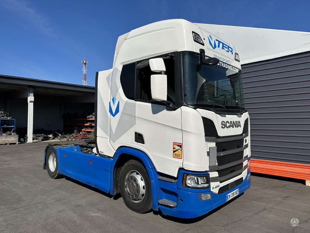 Scania R450 dalimis, vilcējs