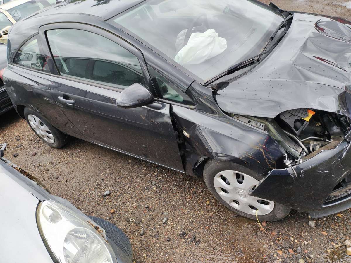 Opel Corsa по частям. Dirbame nuo 9h iki 18h