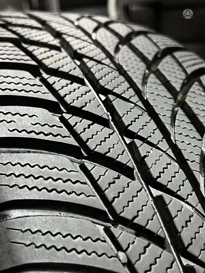 Bridgestone BLIZZAK LM001, winter 215/65 R17
