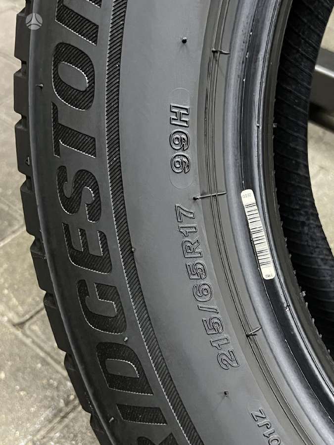 Bridgestone BLIZZAK LM001, winter 215/65 R17