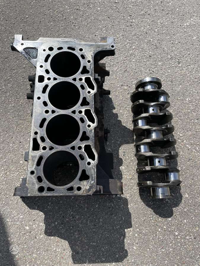 Peugeot Boxer crankshaft, engine block