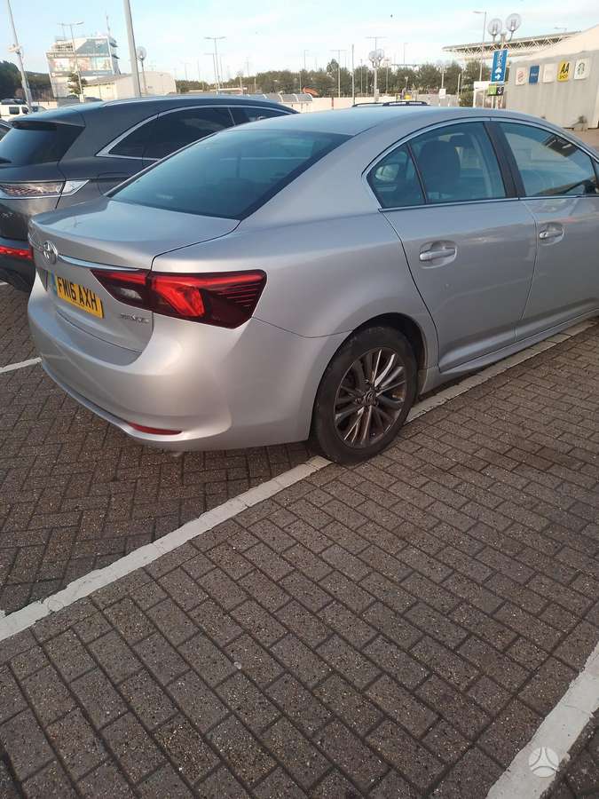 Toyota Avensis по частям