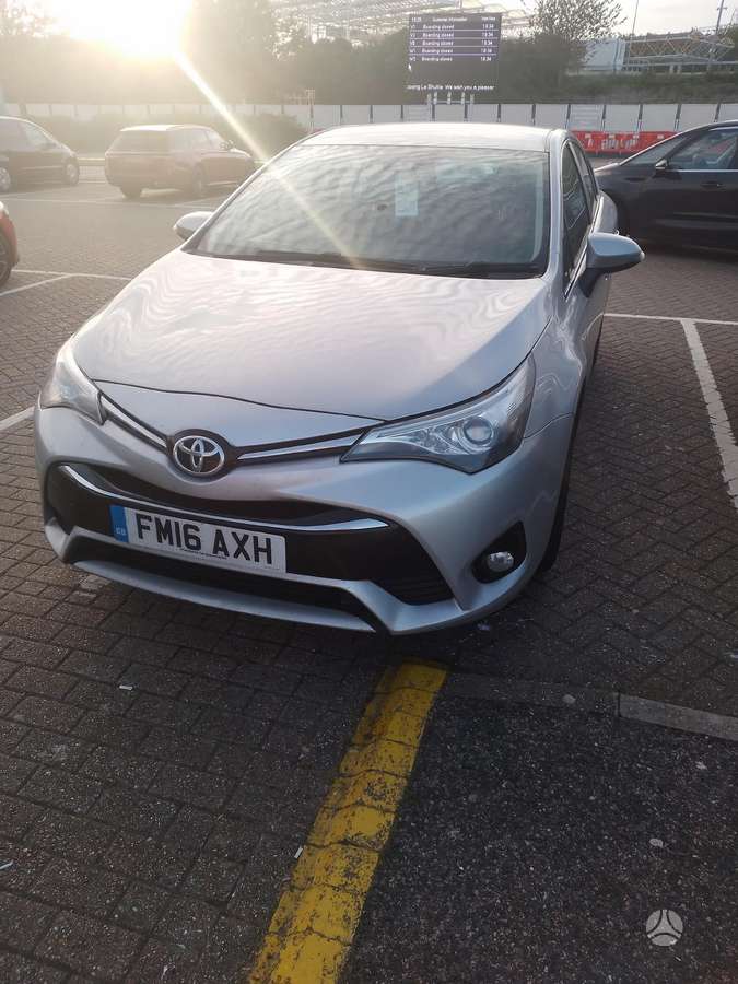 Toyota Avensis по частям