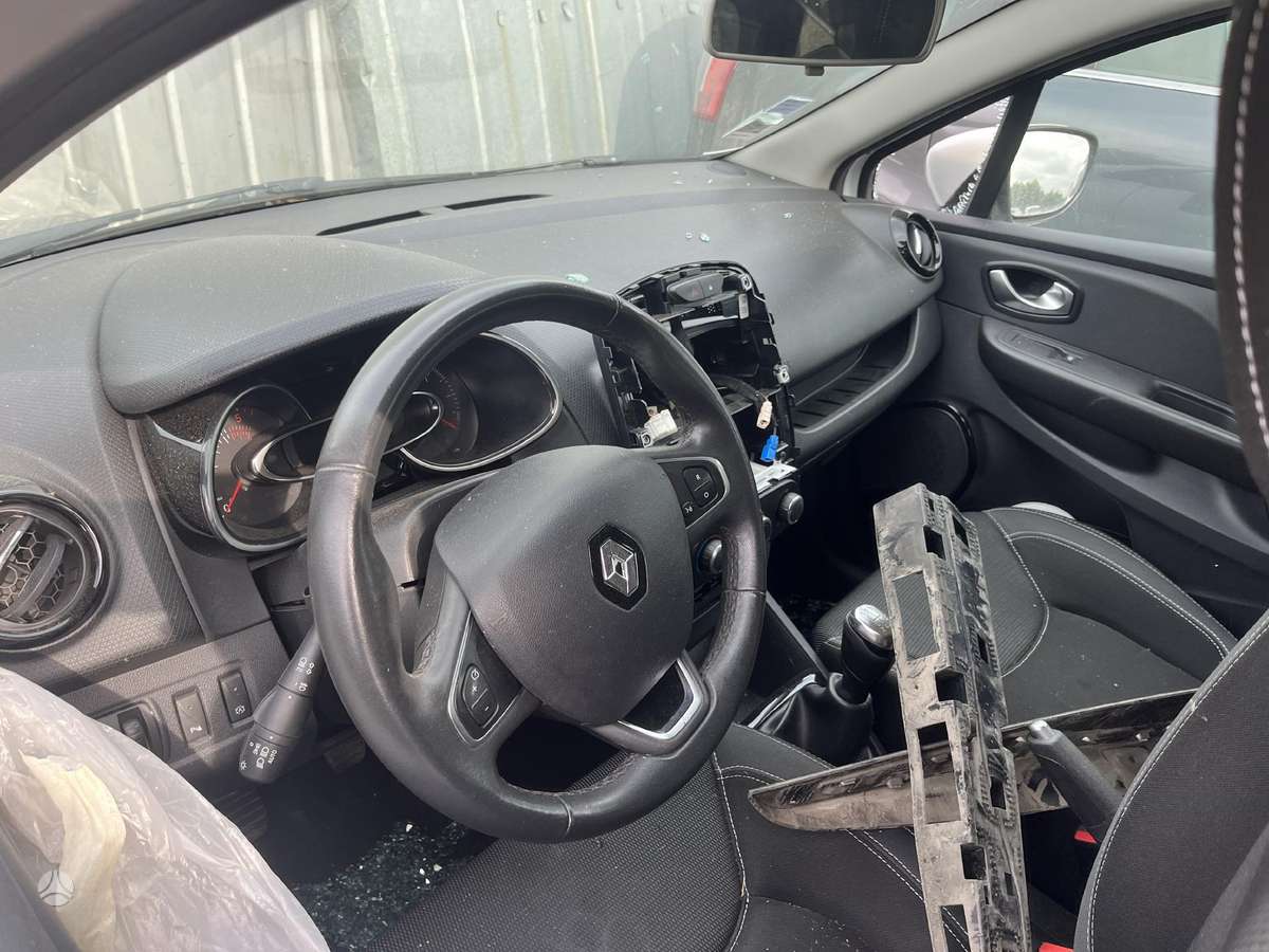 Renault Clio for parts