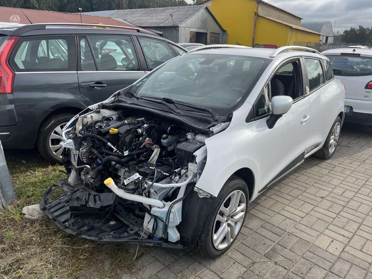 Renault Clio for parts