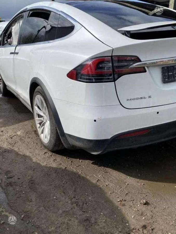 Tesla Model X по частям. Europa