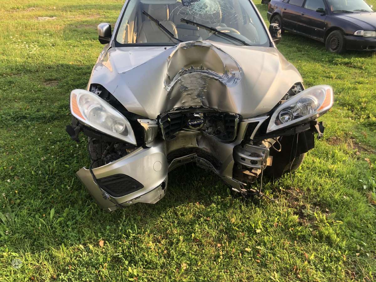 Volvo XC60 dalimis. Amerika