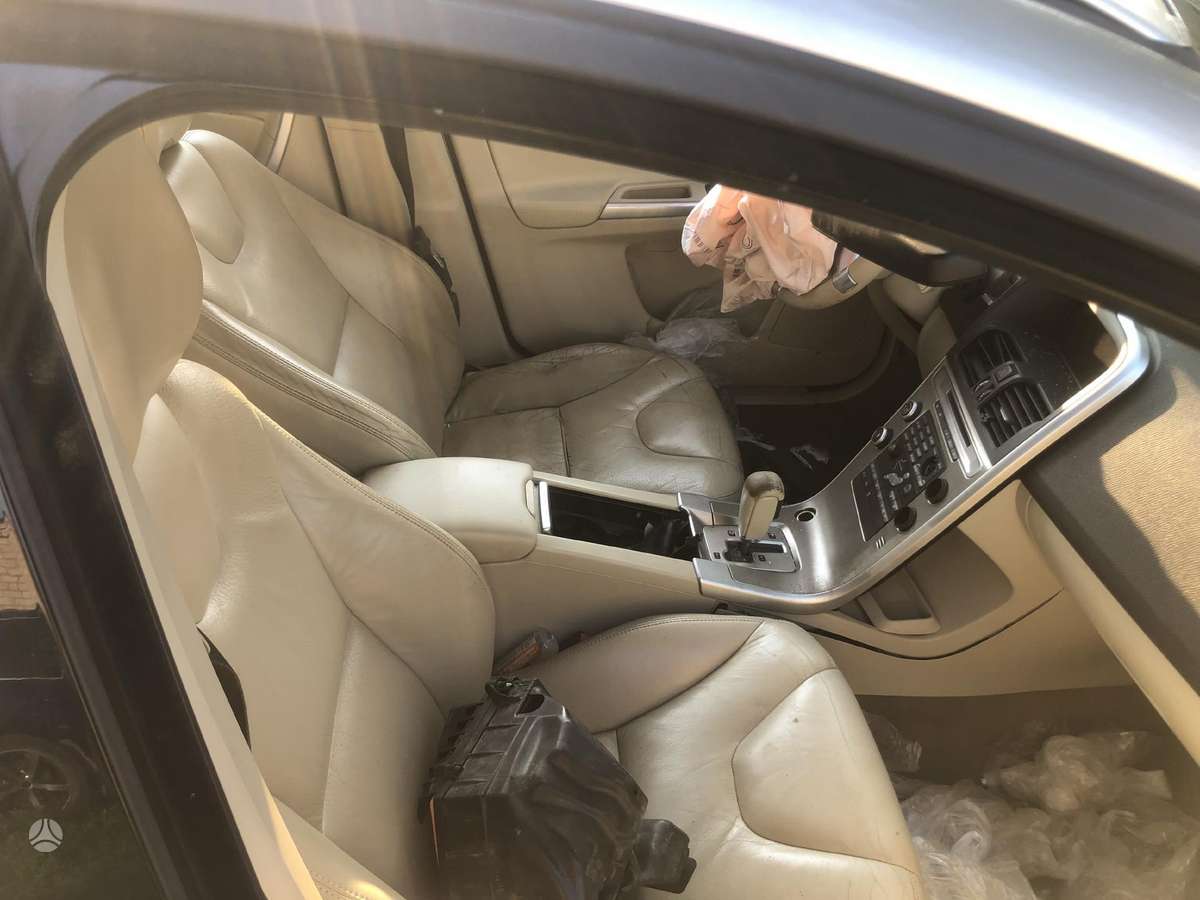 Volvo XC60 dalimis. Amerika