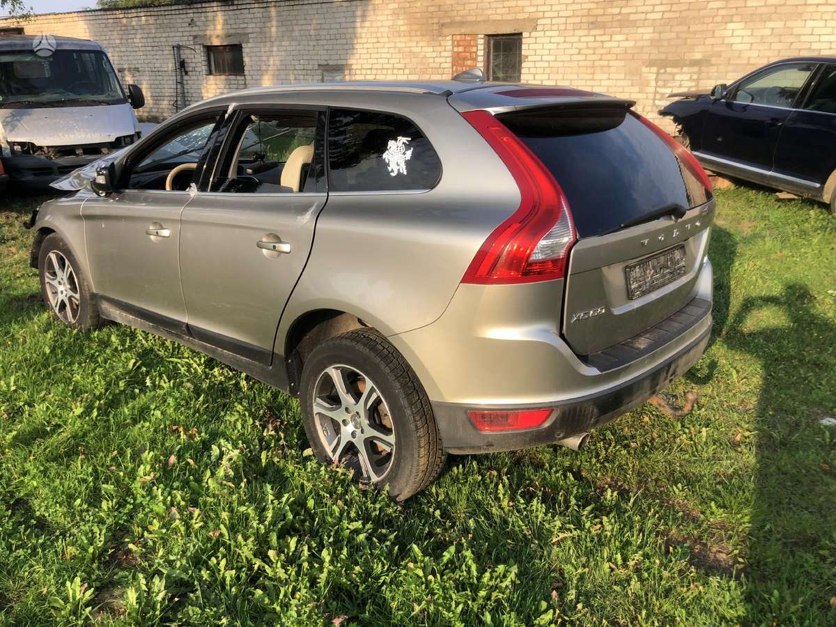 Volvo XC60 dalimis. Amerika