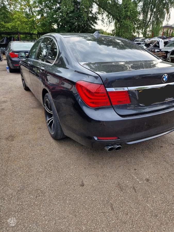BMW 730