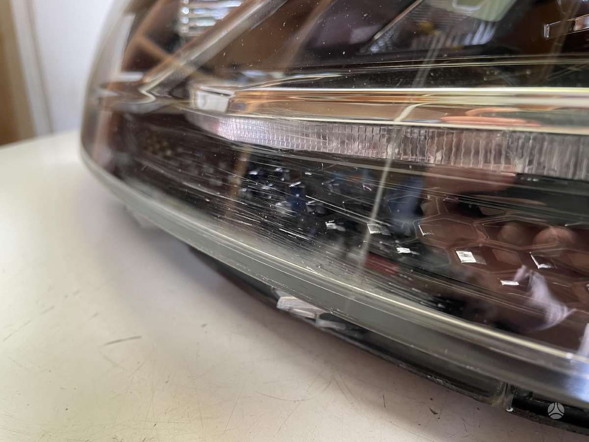 Volkswagen Golf žibintai