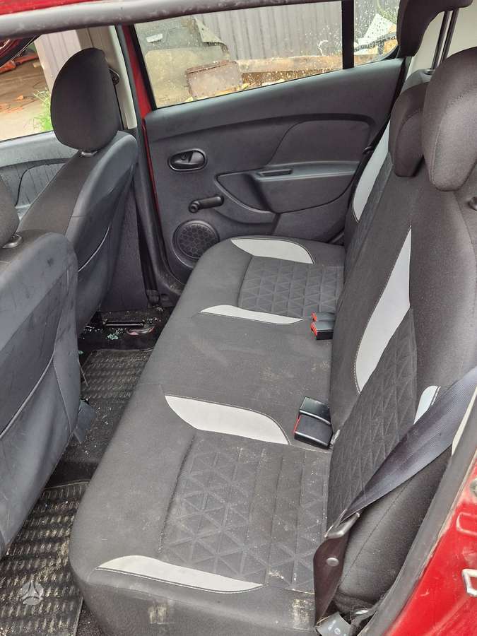 Dacia Sandero по частям