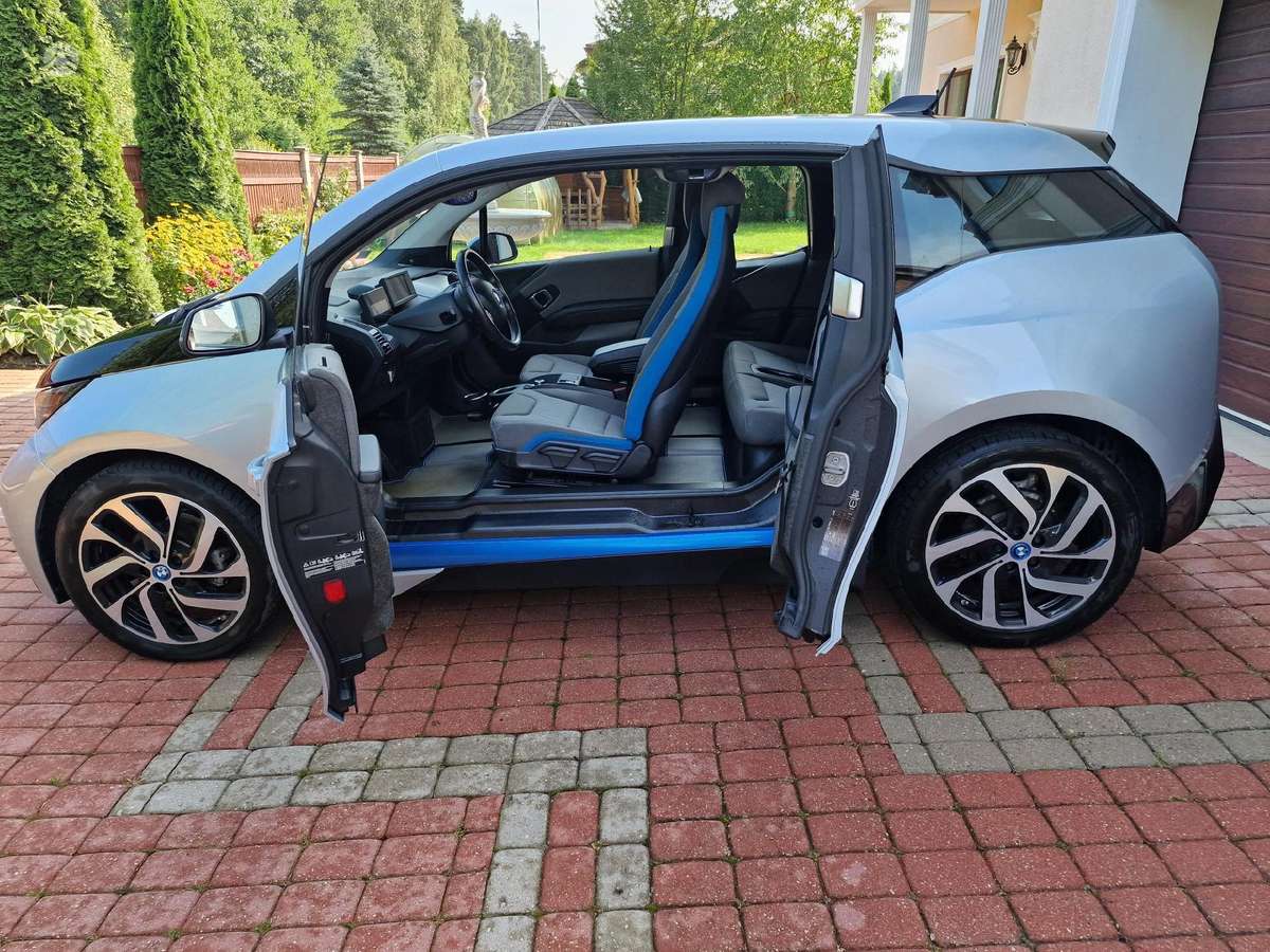 BMW i3, Хэтчбек