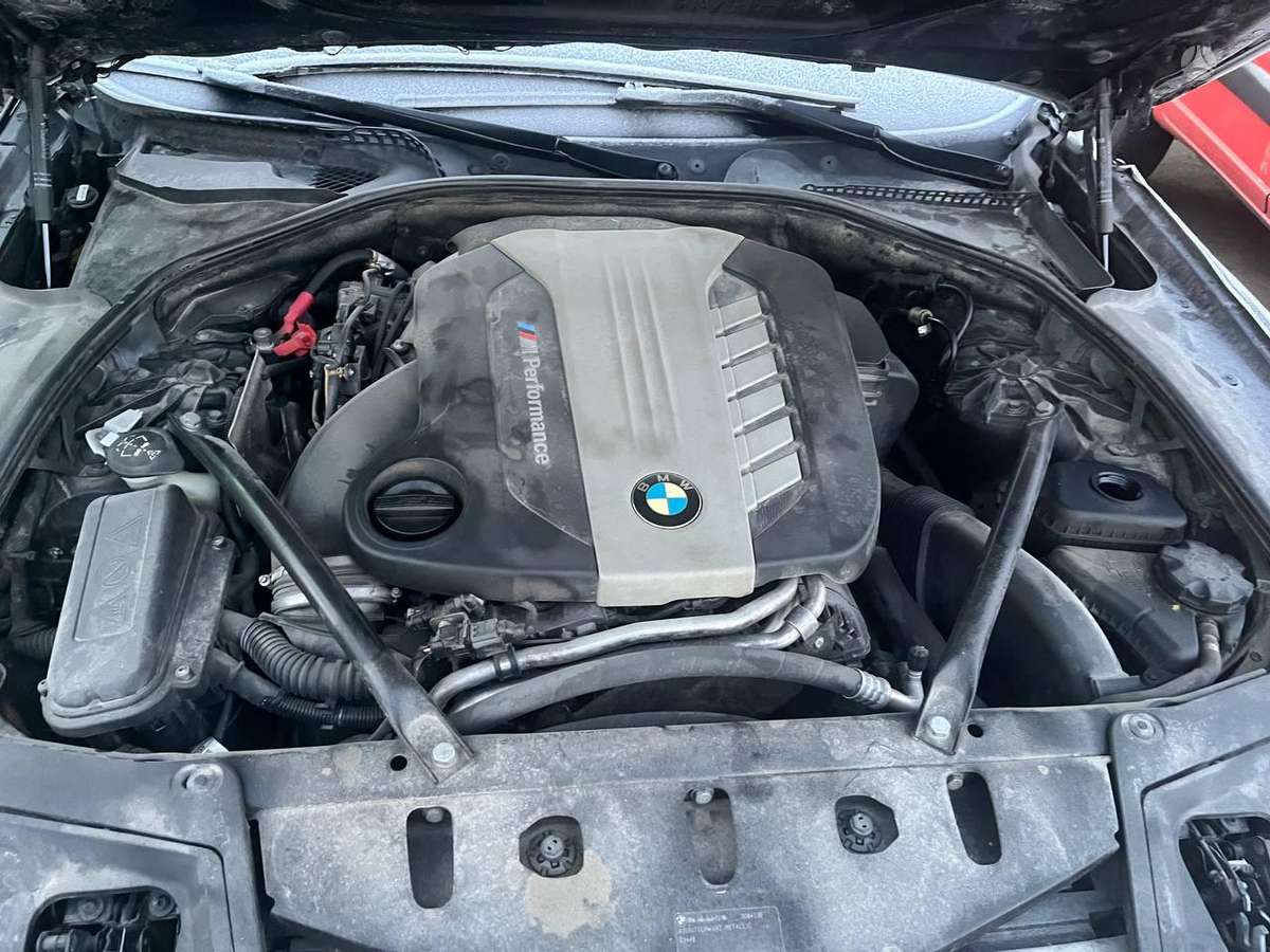 BMW M550 Norvegiska nera vairo