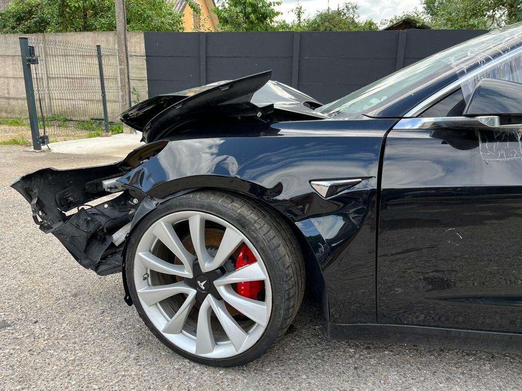 Tesla Model 3 for parts. 2019 tesla model3 performance europa