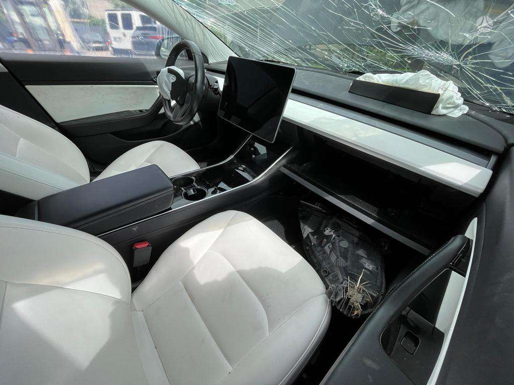 Tesla Model 3 dalimis. 2019 tesla model3 performance europa