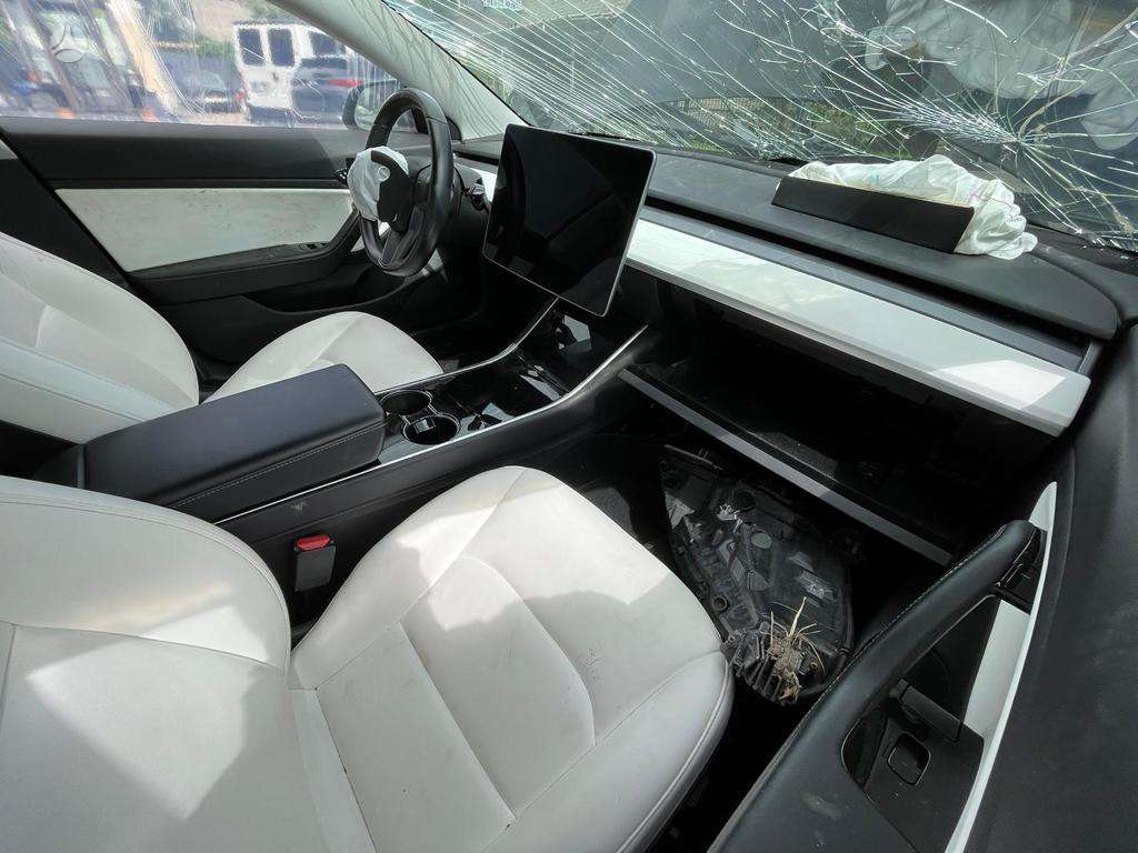 Tesla Model 3 for parts. 2019 tesla model3 performance europa