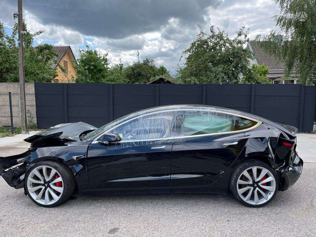 Tesla Model 3 for parts. 2019 tesla model3 performance europa