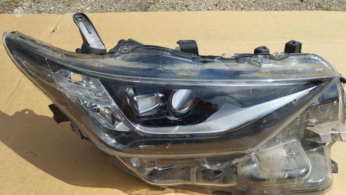 Toyota Auris kėbulo dalys