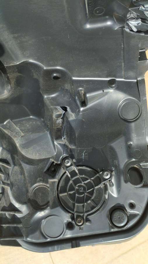 Toyota Auris kėbulo dalys