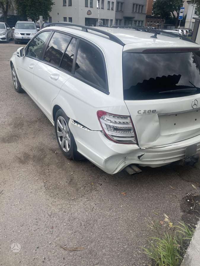 Mercedes-Benz C200