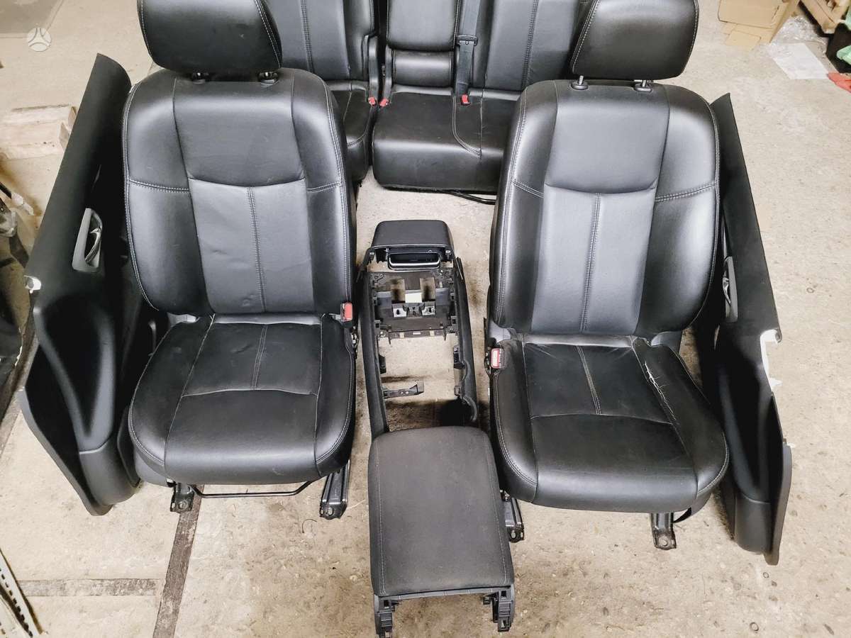 Nissan Pathfinder interior parts