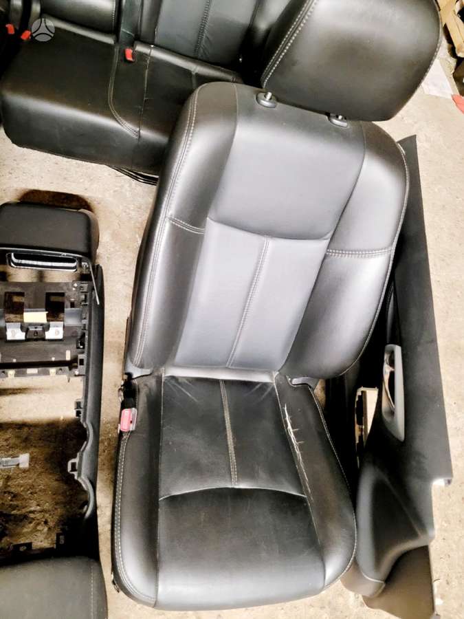 Nissan Pathfinder interior parts