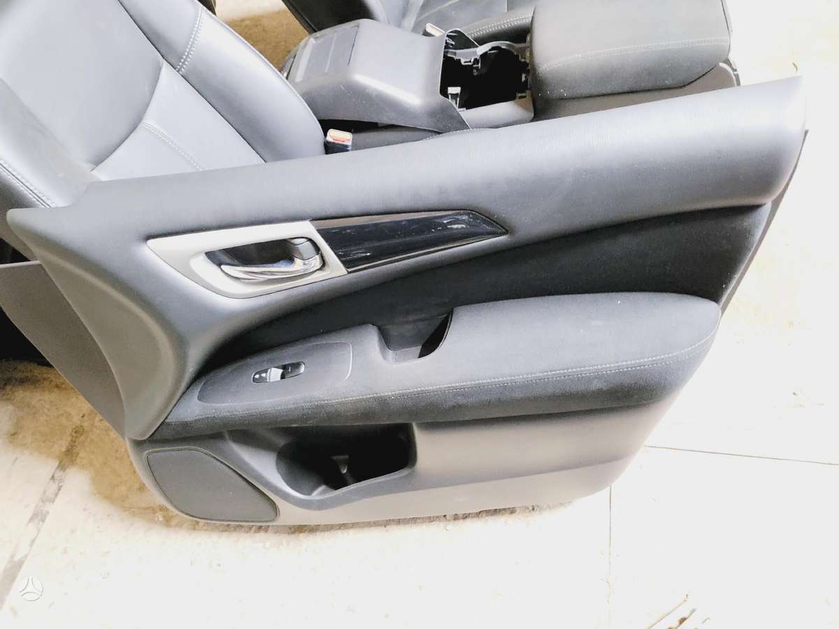 Nissan Pathfinder interior parts