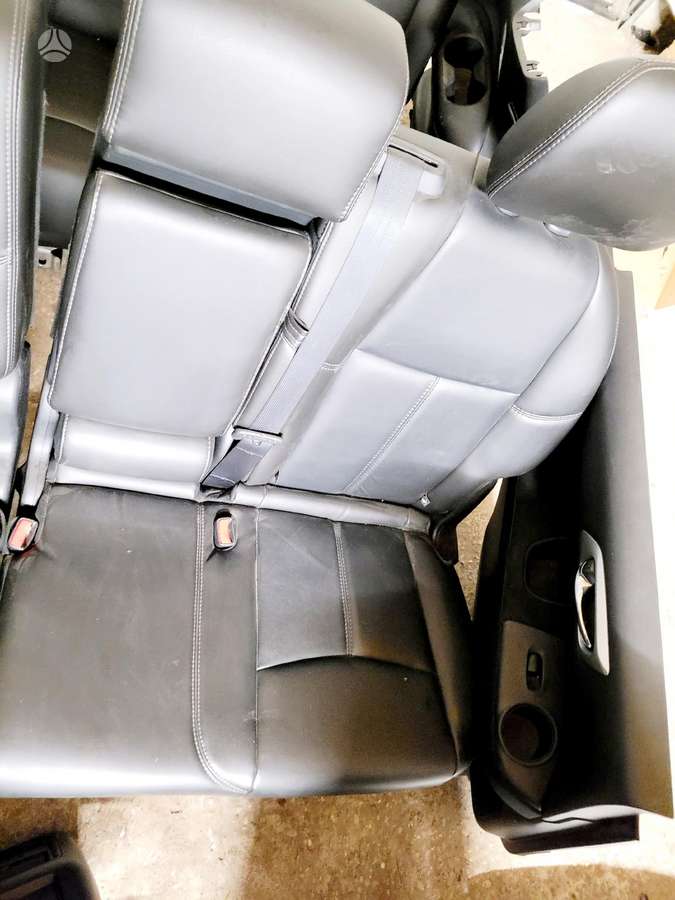 Nissan Pathfinder interior parts