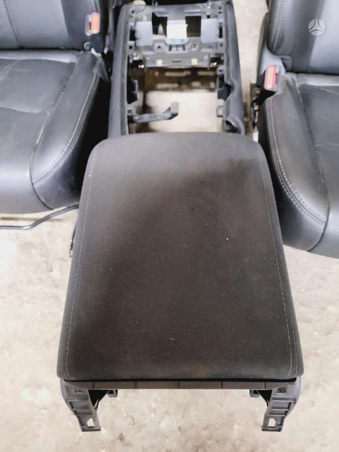 Nissan Pathfinder interior parts