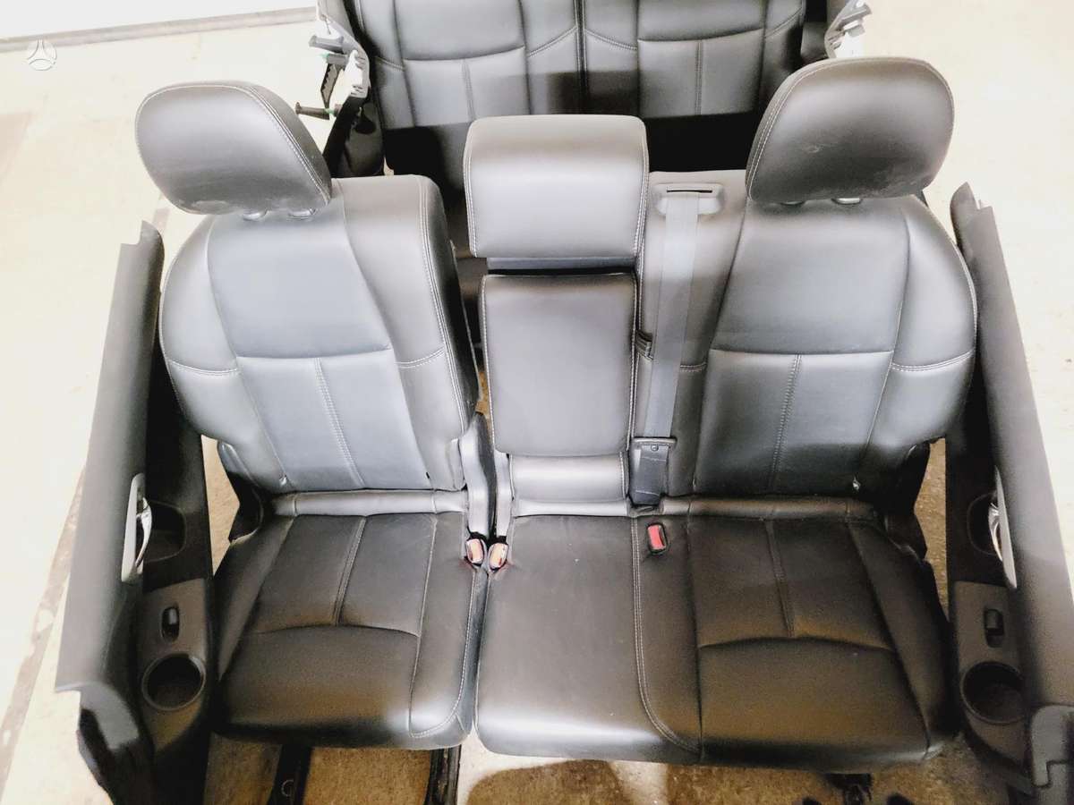 Nissan Pathfinder interior parts