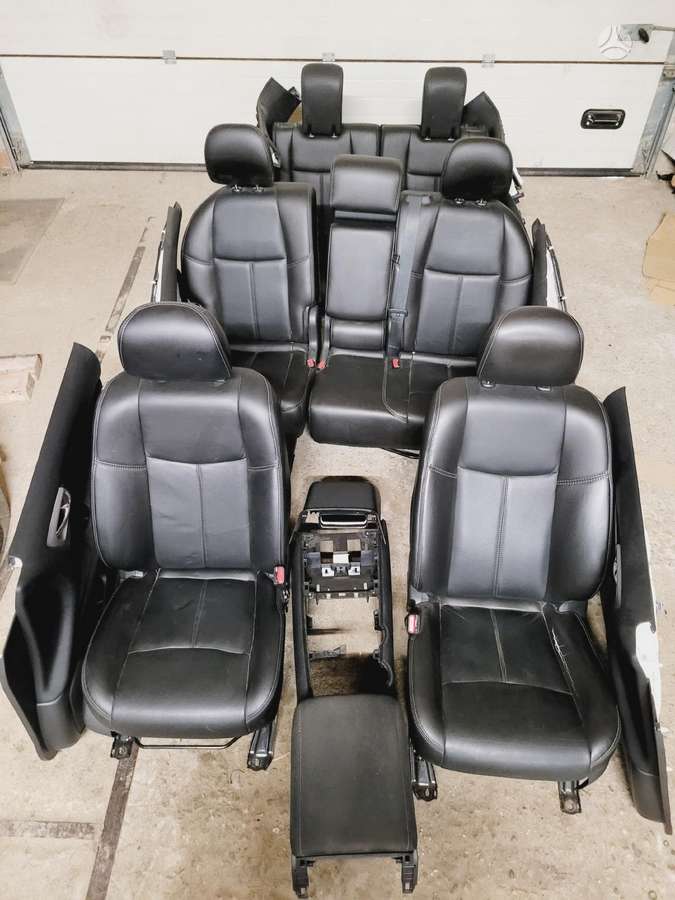 Nissan Pathfinder interior parts