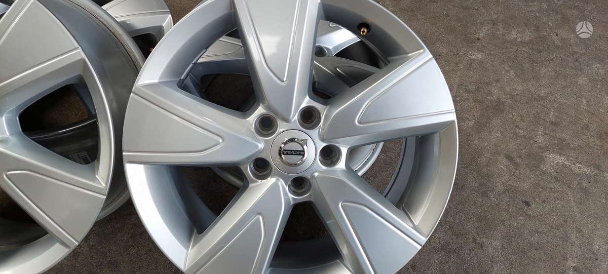 Volvo, lengvojo lydinio, R17