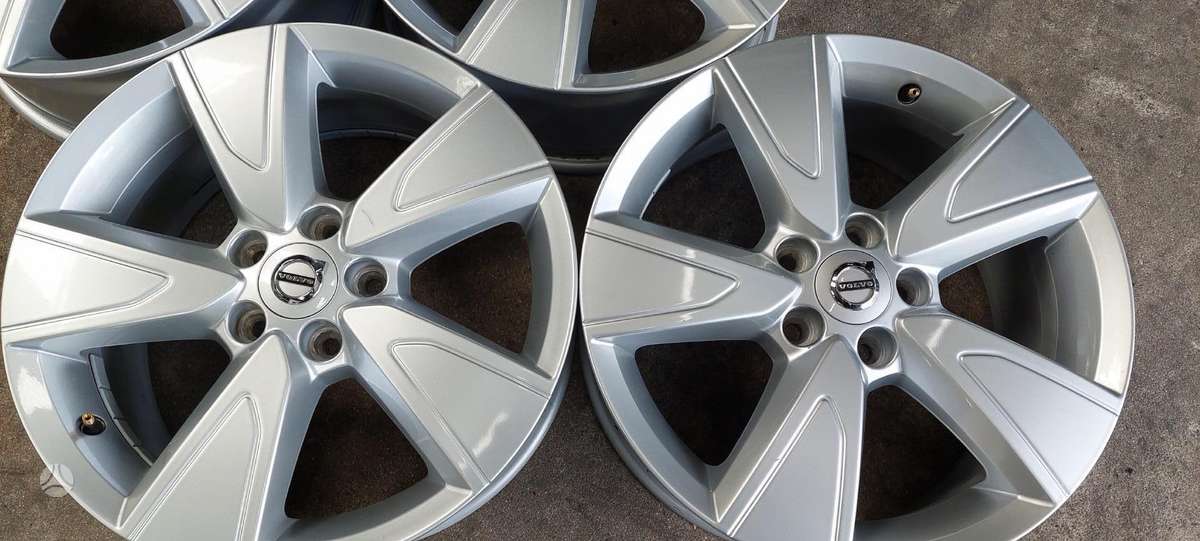 Volvo, lengvojo lydinio, R17