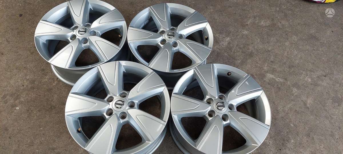 Volvo, lengvojo lydinio, R17