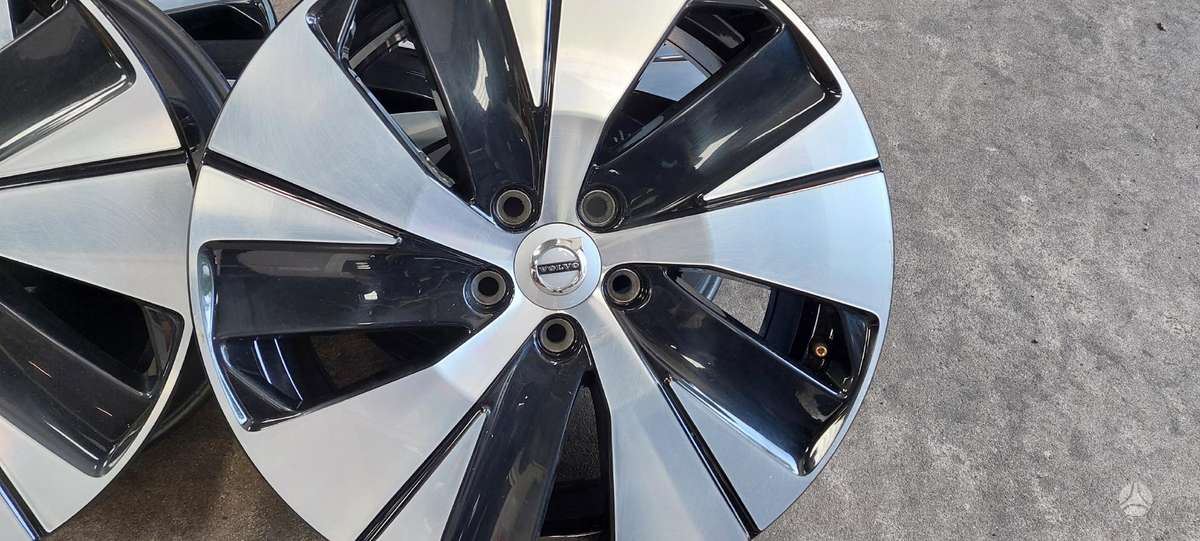 Volvo, lengvojo lydinio, R18