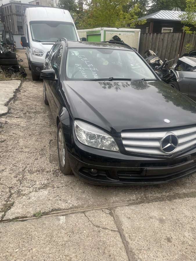 Mercedes-Benz C200