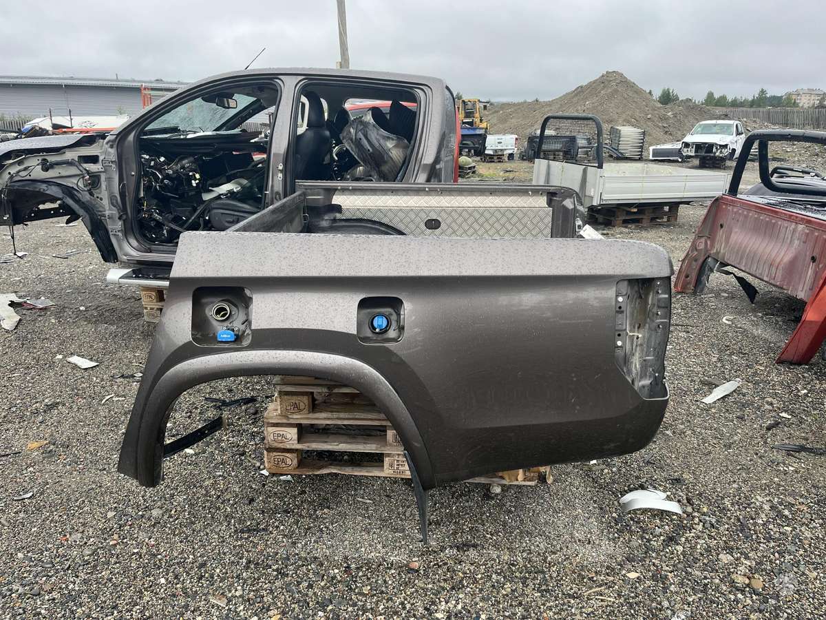 Mitsubishi L200 детали кузова